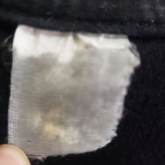 No One Should Live in a Closet T-Shirt Black w/Rainbow LGBTQ+ Size M - Picture 4 of 4